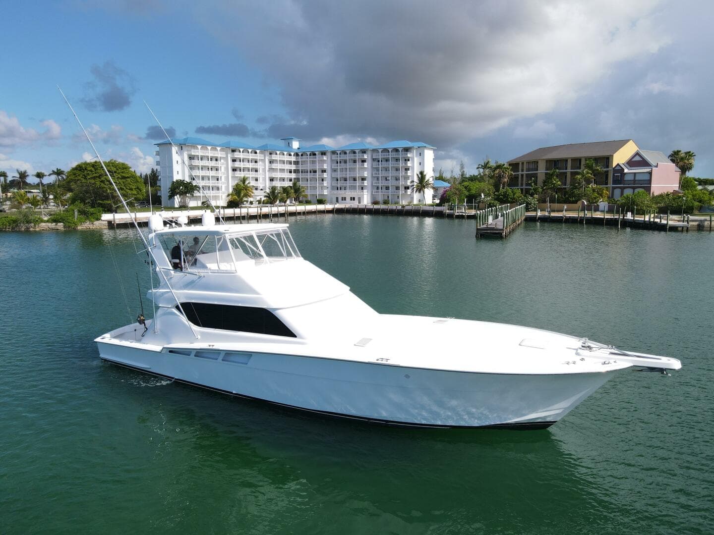 2004 Hatteras 60 Convertible — photo 4