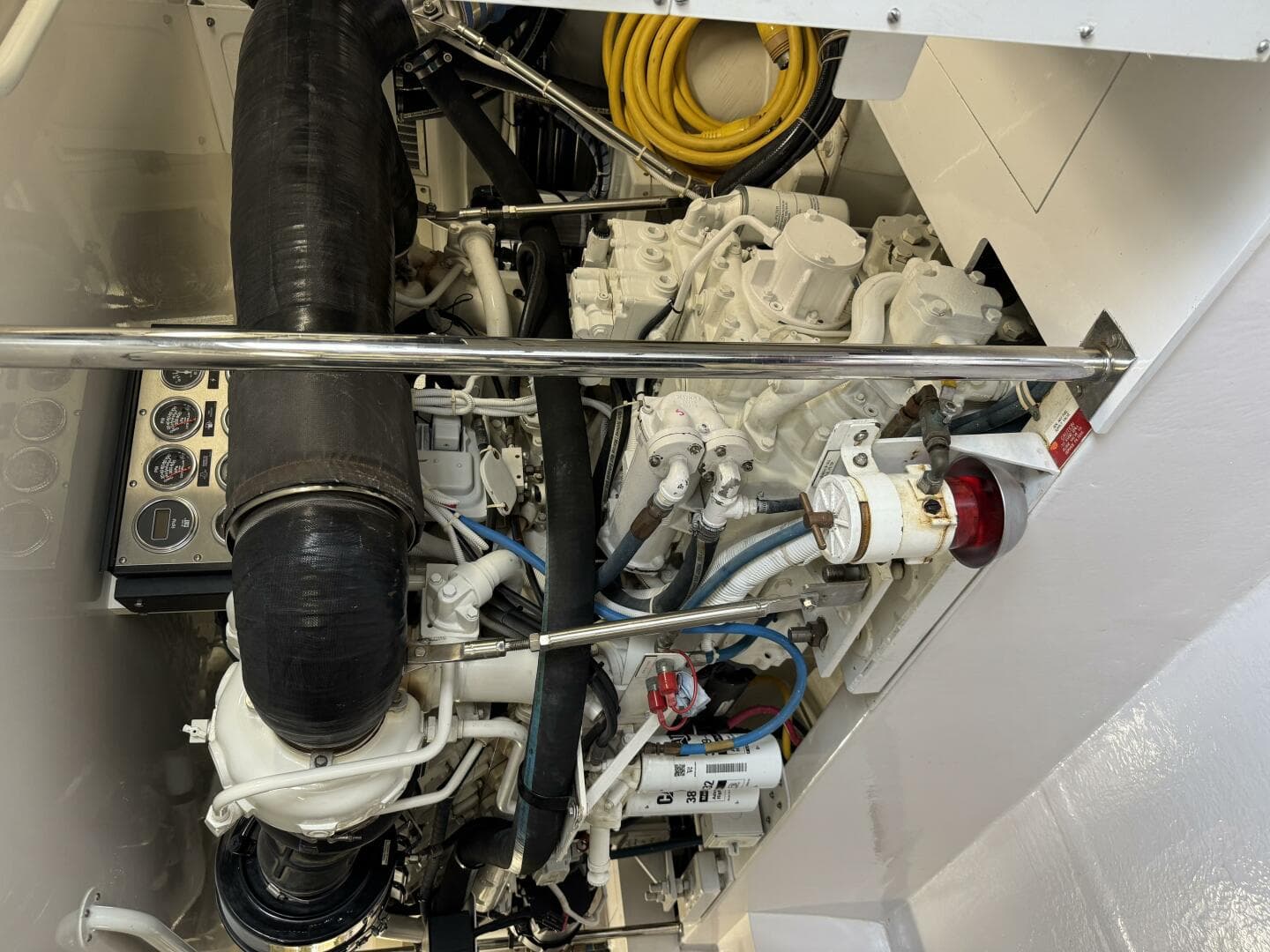 2004 Hatteras 60 Convertible — photo 37