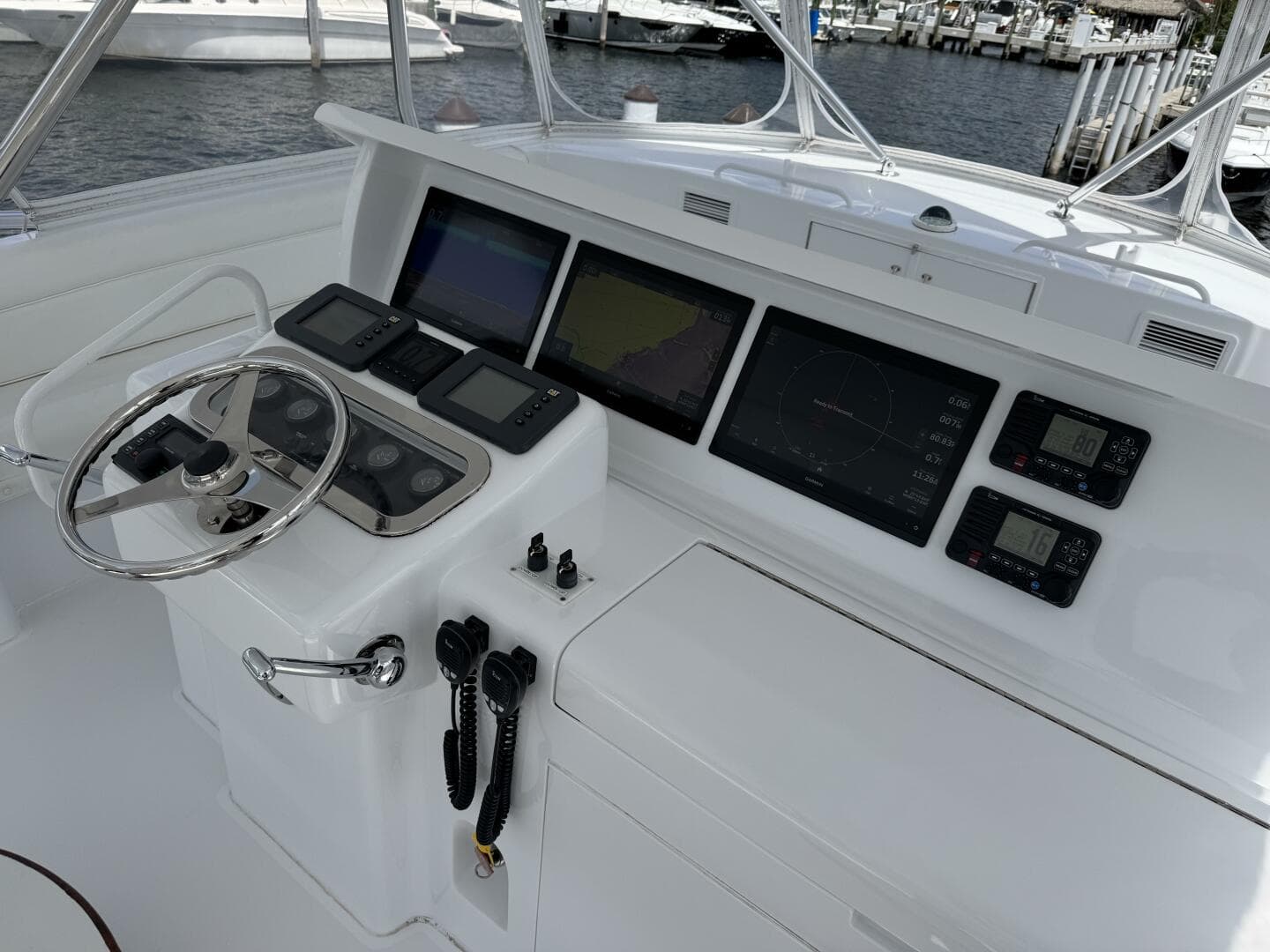 2004 Hatteras 60 Convertible — photo 25
