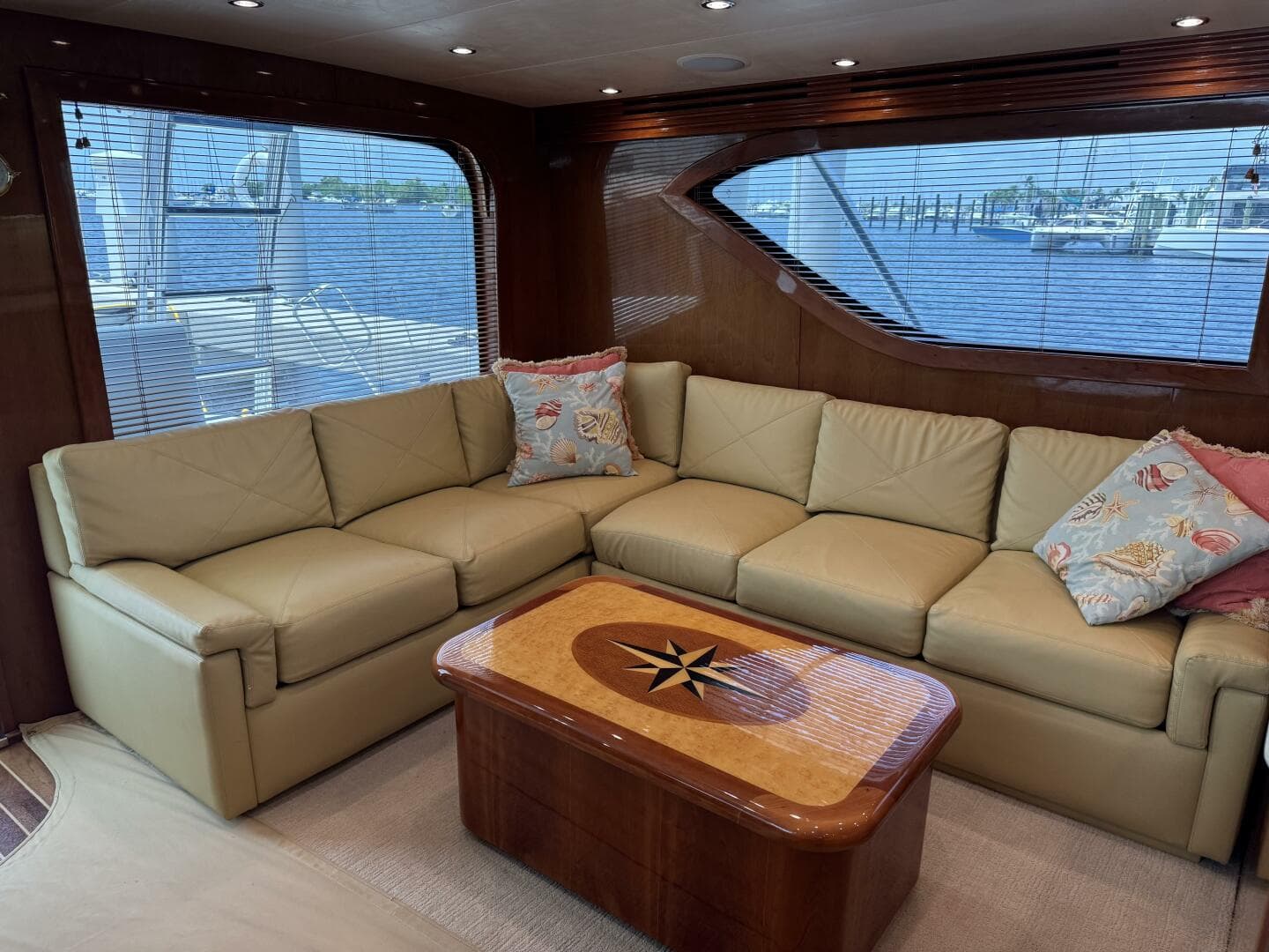 2004 Hatteras 60 Convertible — photo 16