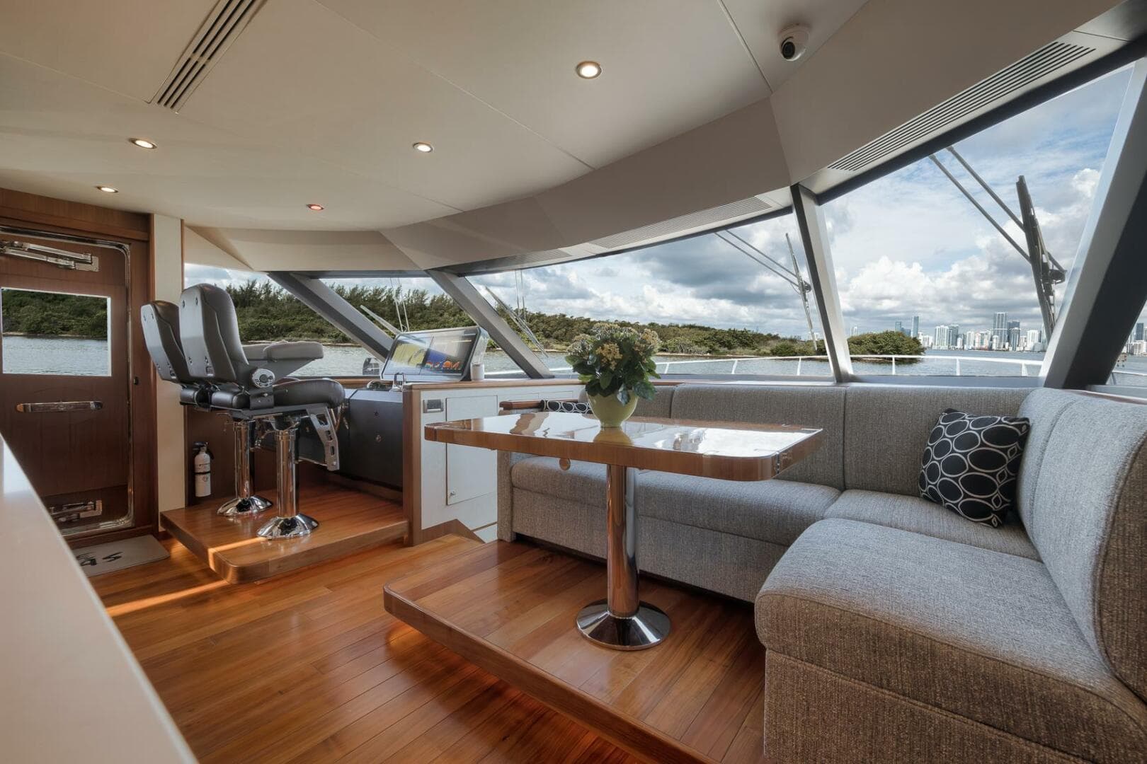 2017 Ocean Alexander 85 — photo 15