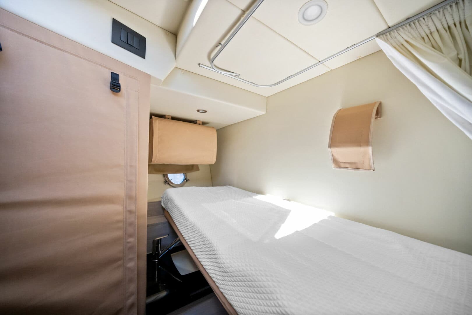 2022 Azimut S6 — photo 74