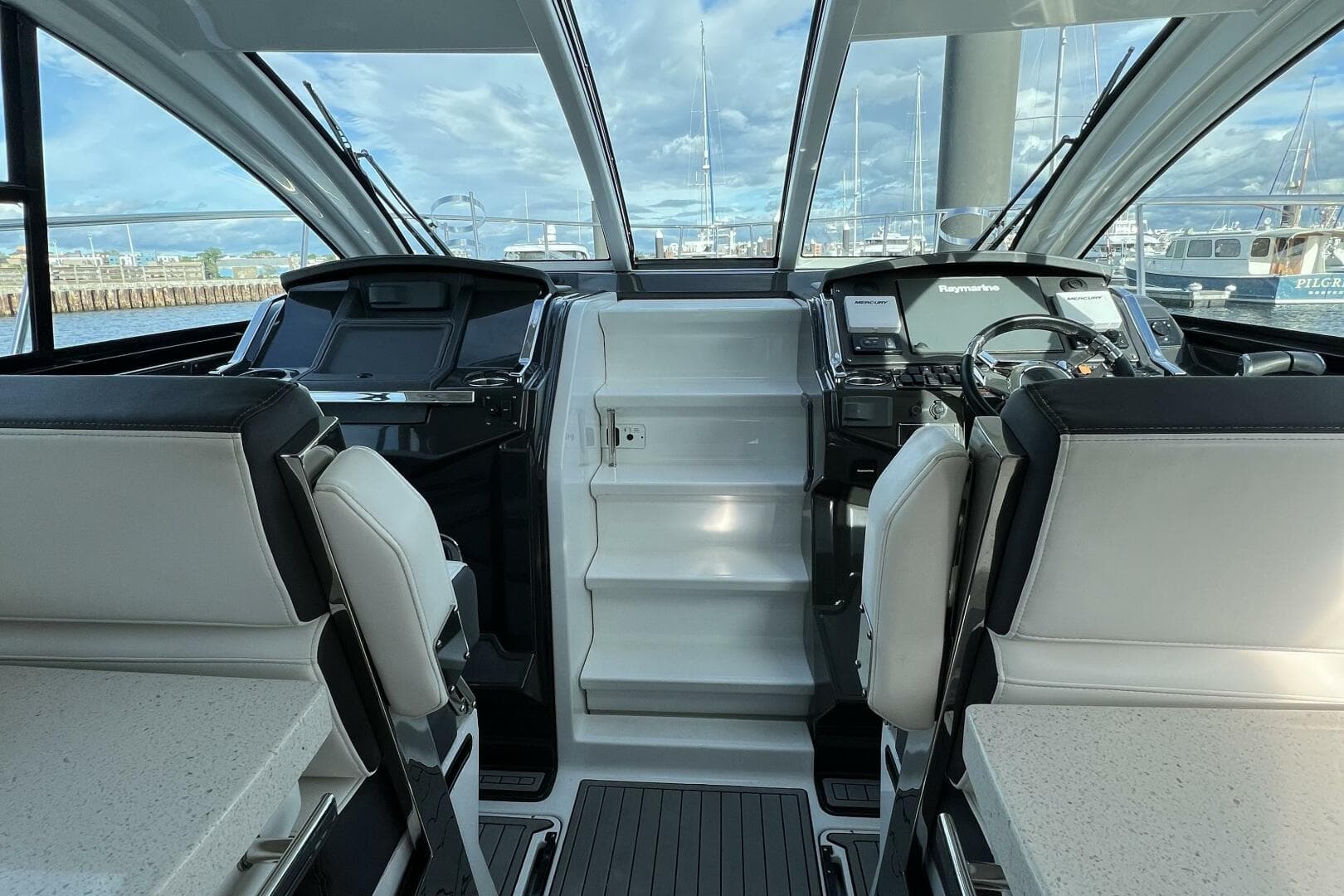 2018 Monterey 36 Sport Coupe — photo 10