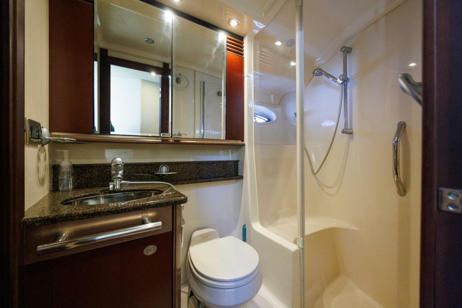 2006 Sea Ray 52 Sedan Bridge — photo 18