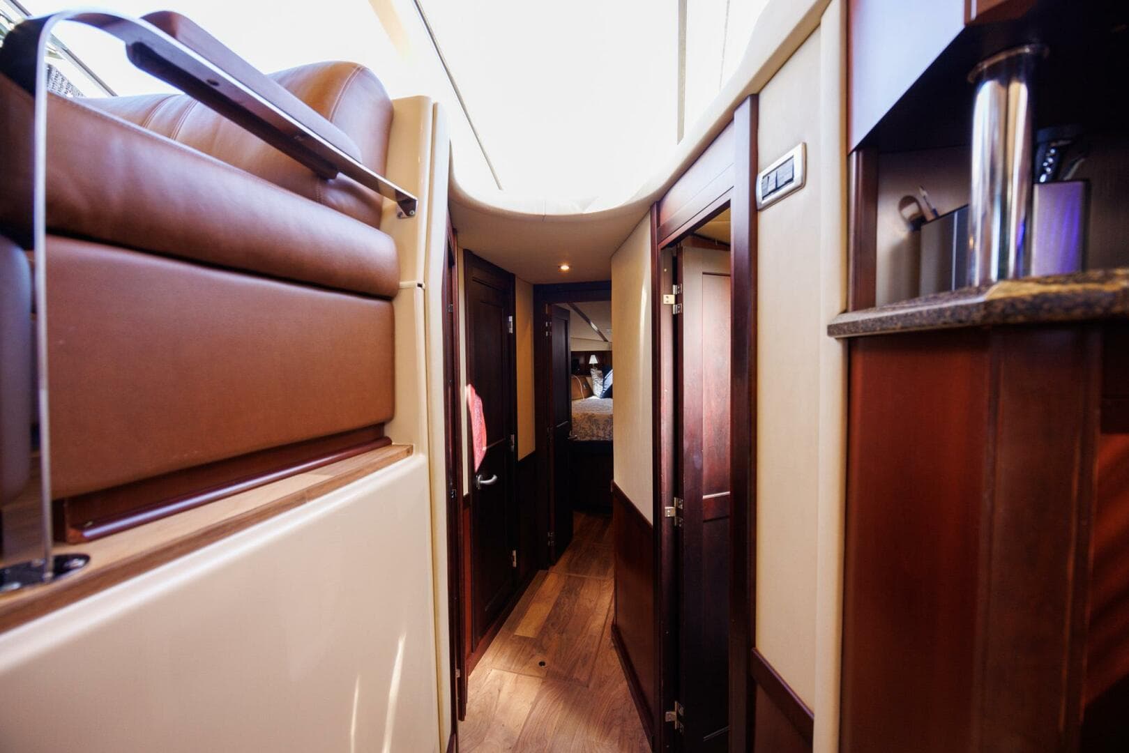 2006 Sea Ray 52 Sedan Bridge — photo 12