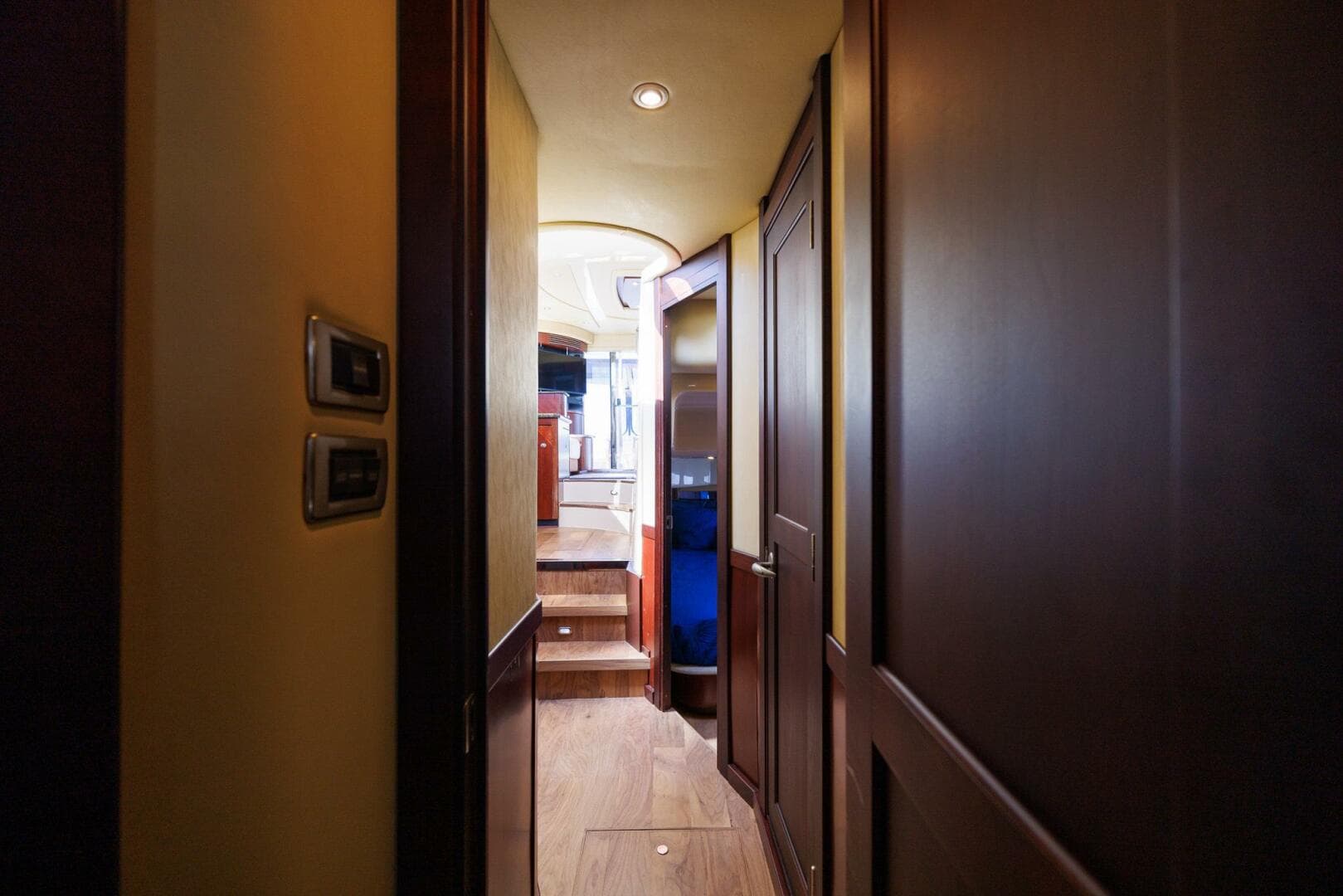 2006 Sea Ray 52 Sedan Bridge — photo 11