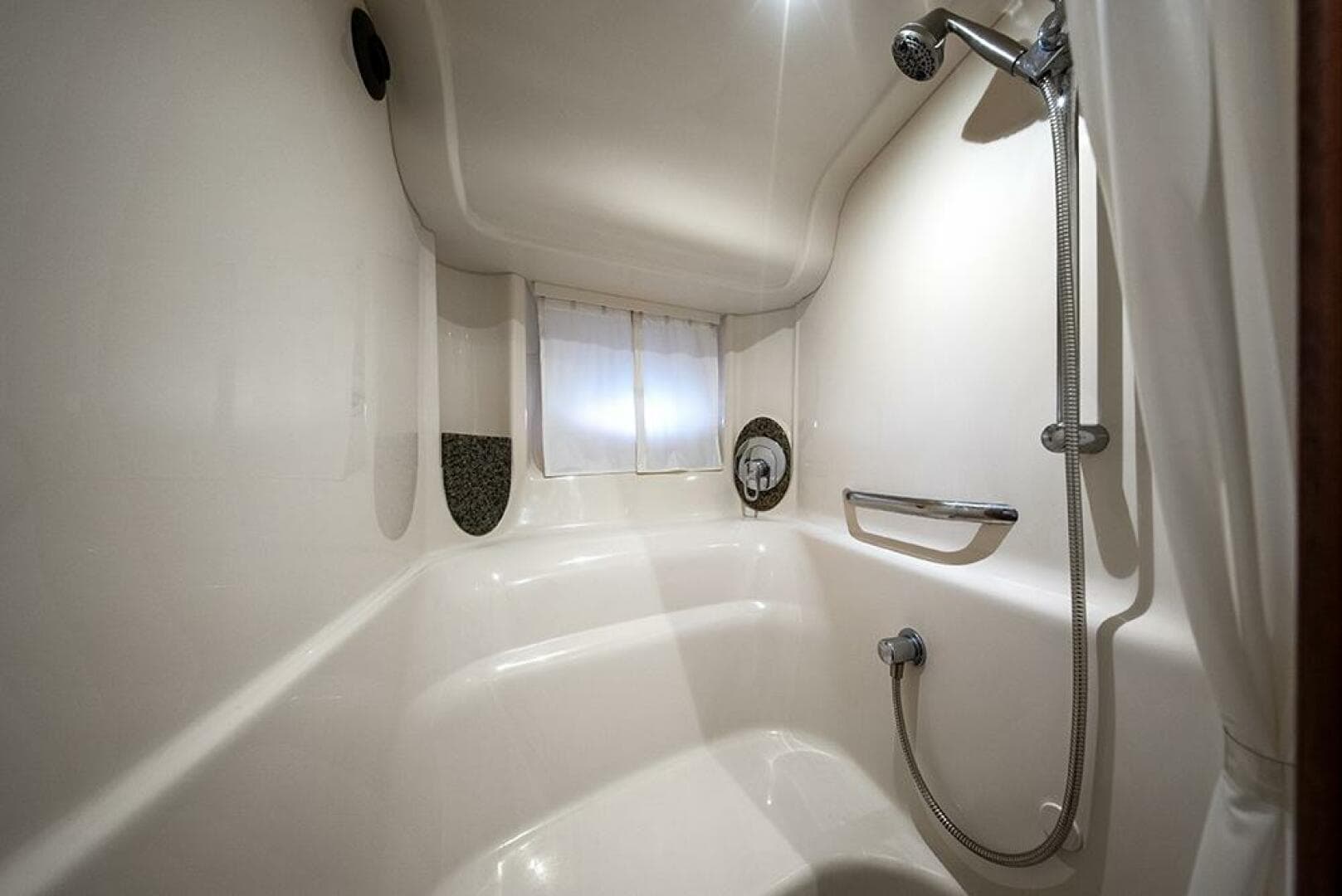 2006 Sea Ray 44 Sundancer — photo 31