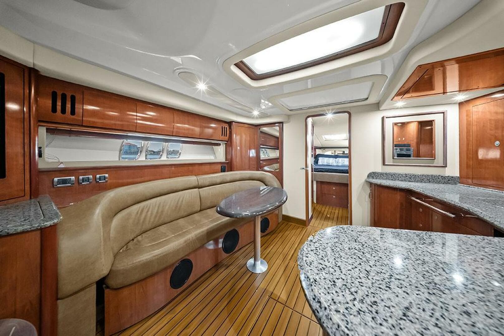 2006 Sea Ray 44 Sundancer — photo 9