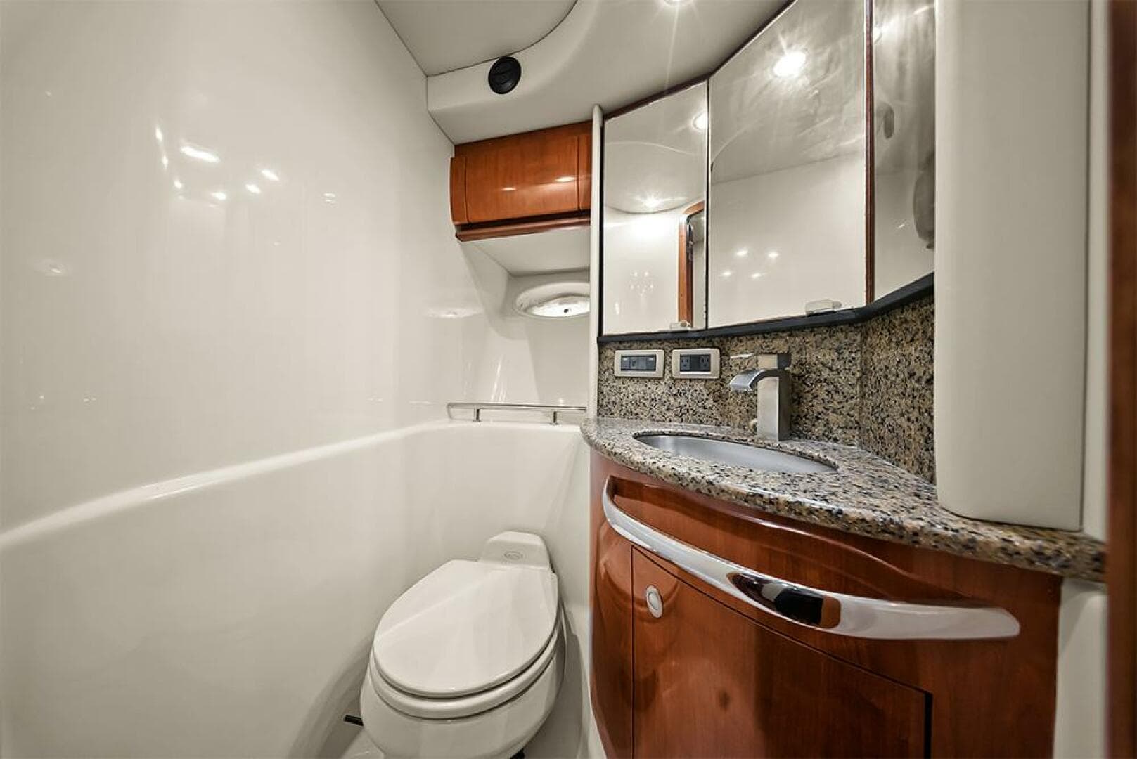 2006 Sea Ray 44 Sundancer — photo 30