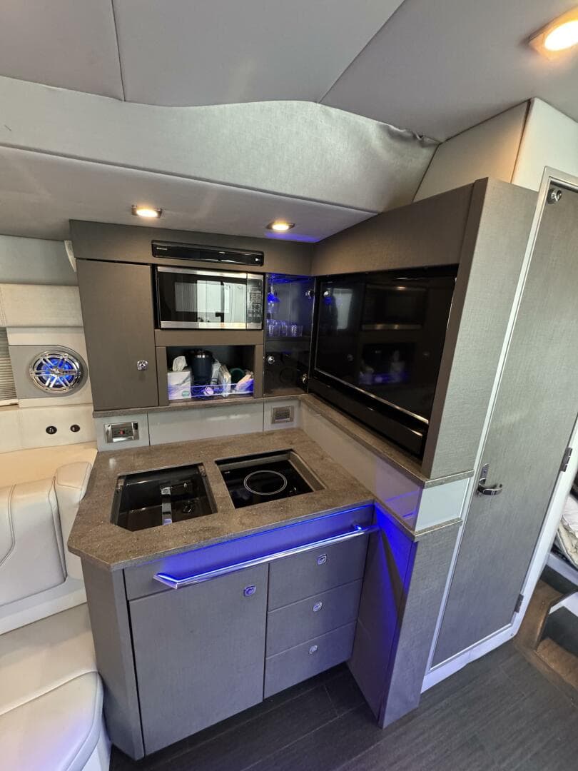 2018 Formula 430 Super Sport Crossover — photo 39