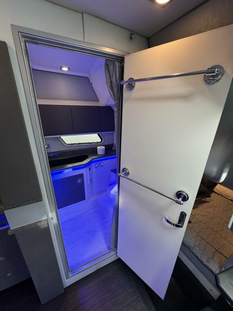 2018 Formula 430 Super Sport Crossover — photo 26