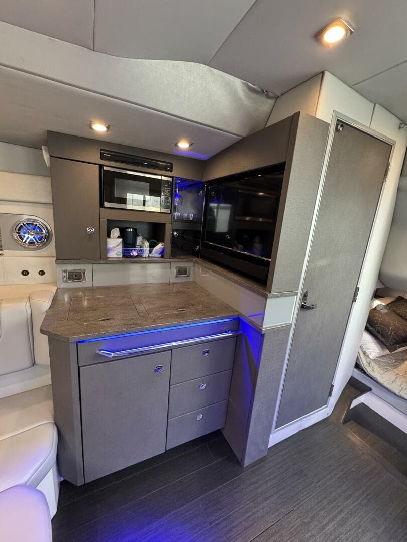 2018 Formula 430 Super Sport Crossover — photo 16