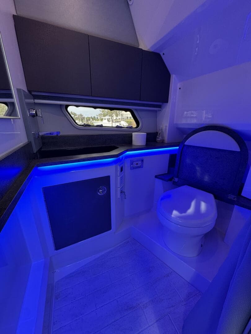 2018 Formula 430 Super Sport Crossover — photo 33