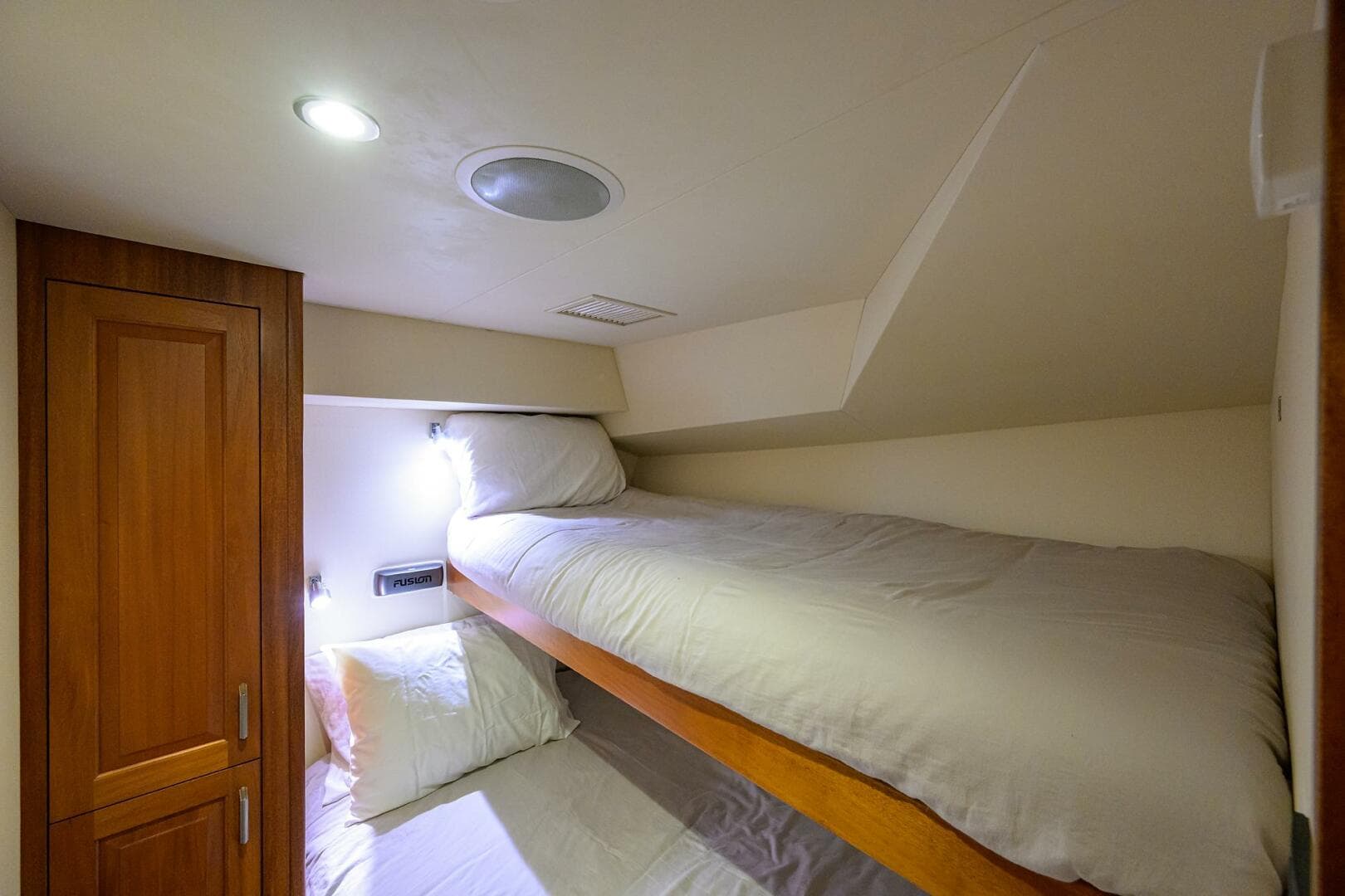 2013 Hatteras GT 63 — photo 18