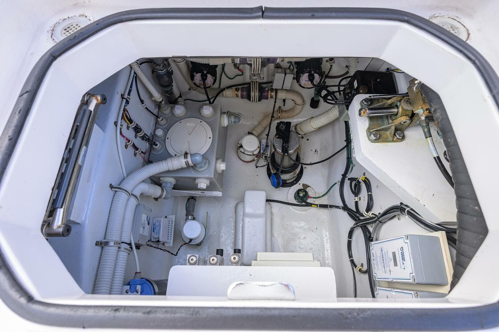 2013 Hatteras GT 63 — photo 40