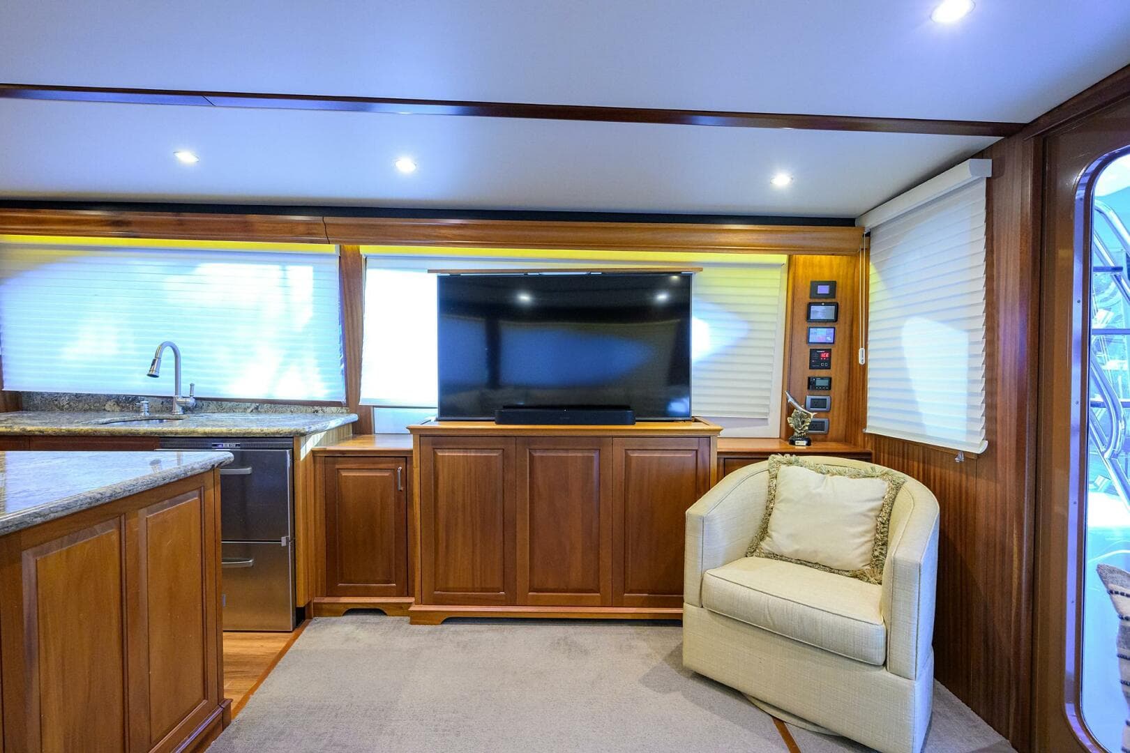 2013 Hatteras GT 63 — photo 5