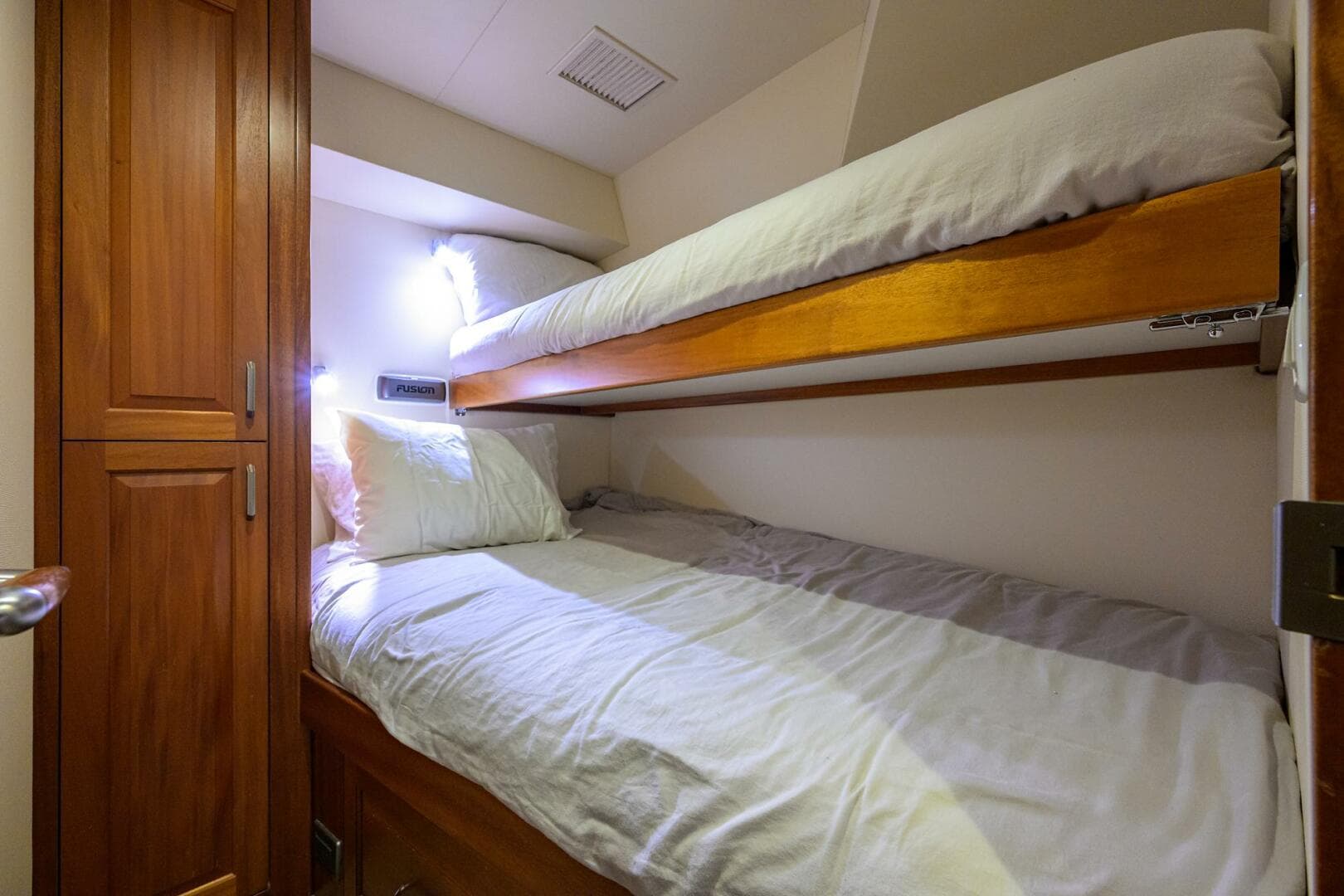 2013 Hatteras GT 63 — photo 19