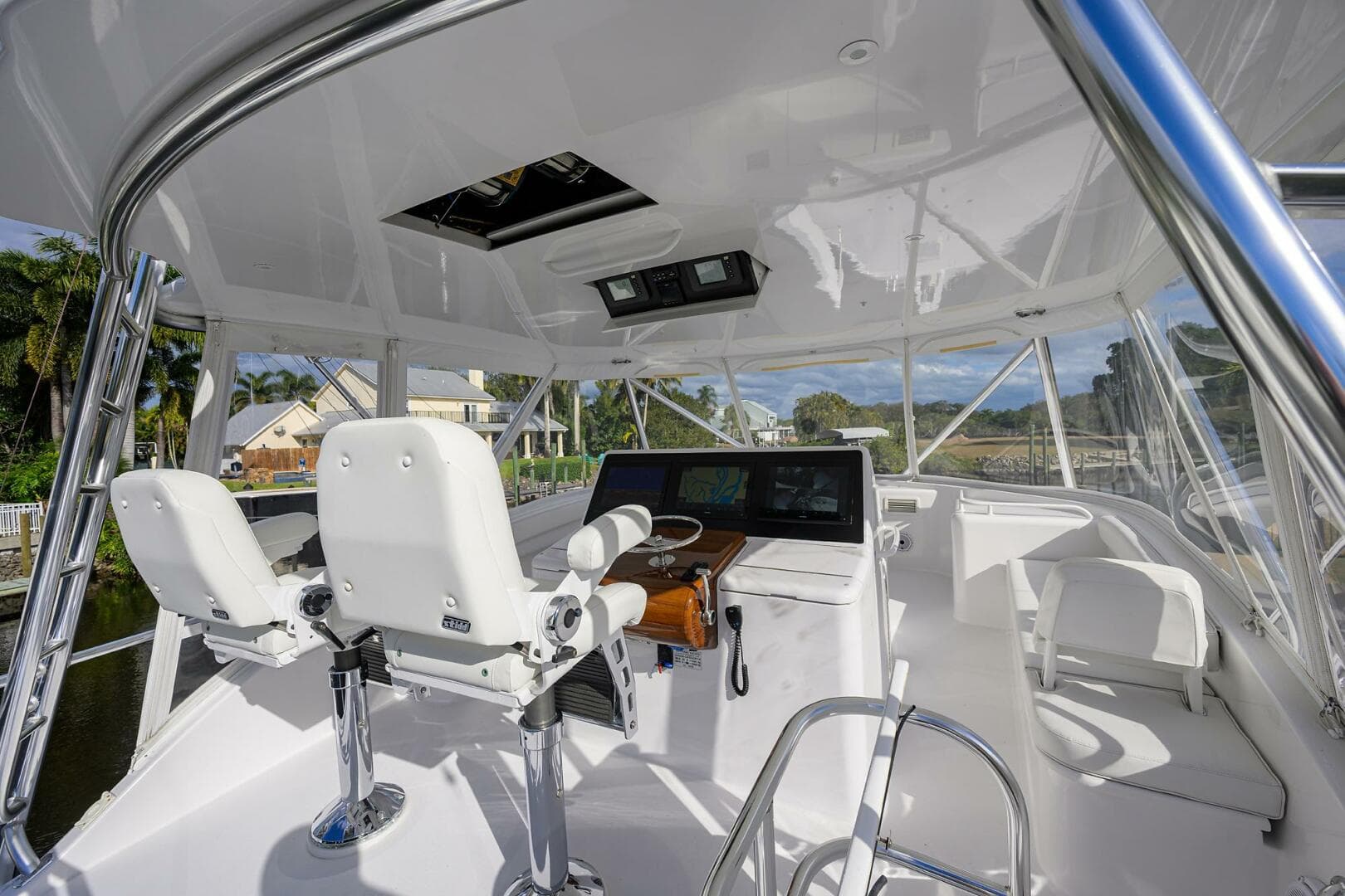 2013 Hatteras GT 63 — photo 22