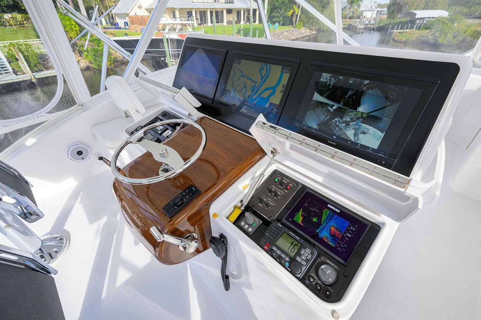 2013 Hatteras GT 63 — photo 25
