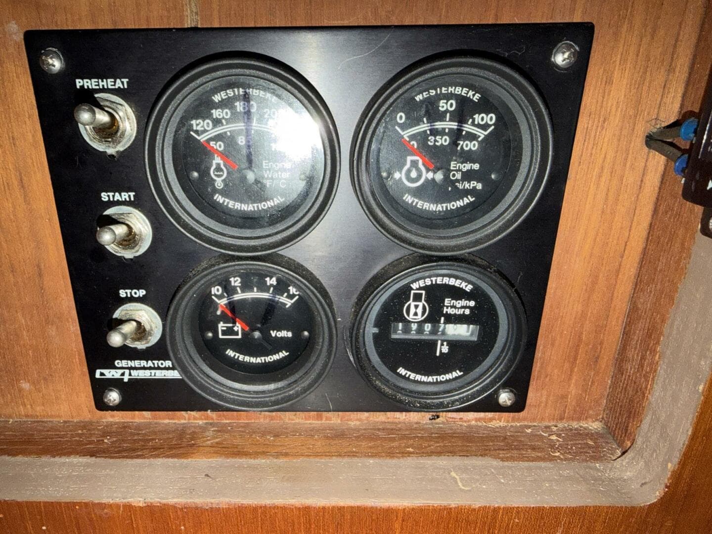 1987 Viking 44 — photo 81