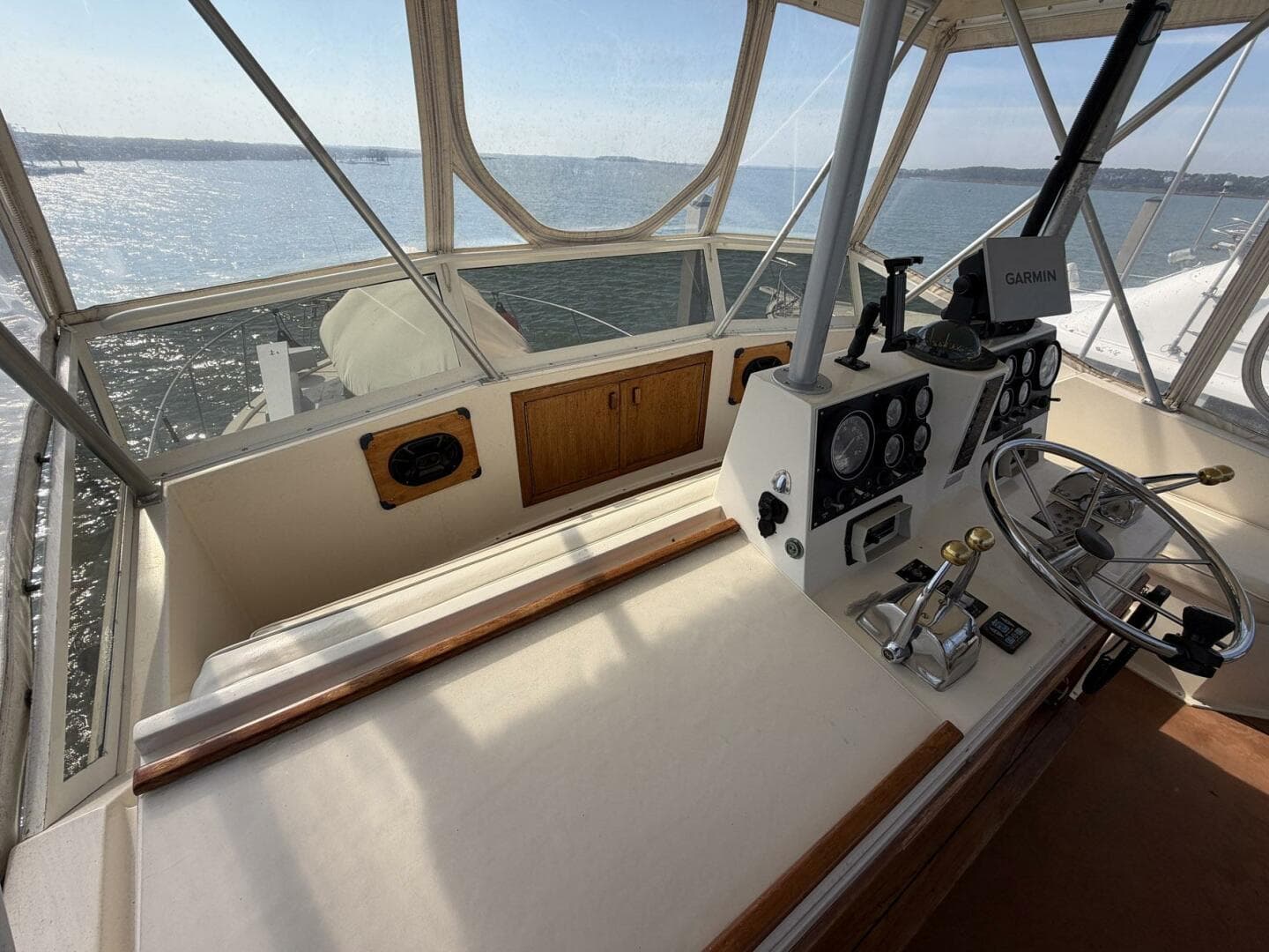 1987 Viking 44 — photo 34