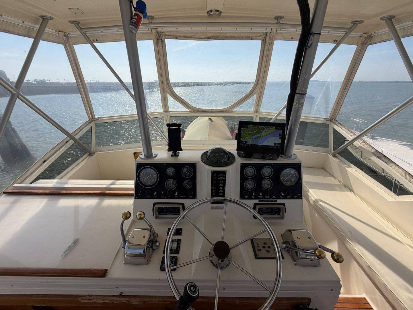 1987 Viking 44 — photo 27