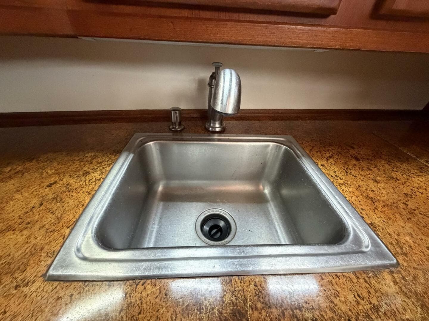 1987 Viking 44 — photo 49