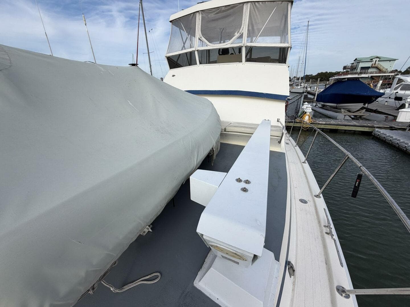 1987 Viking 44 — photo 13