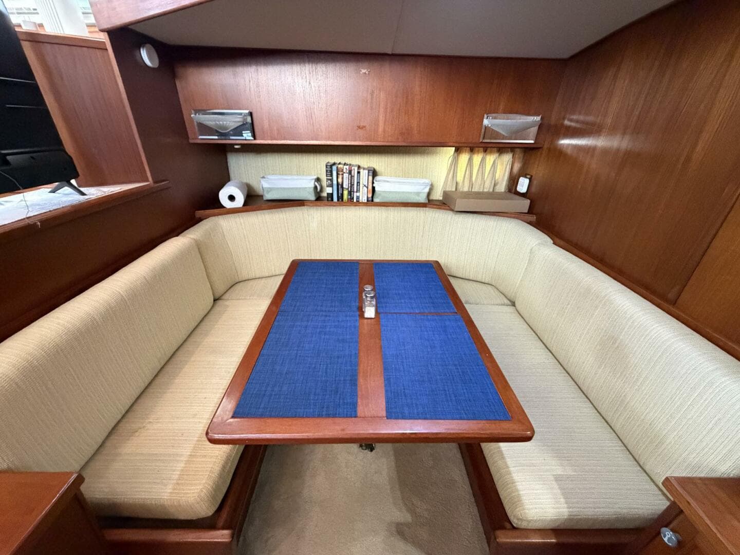 1987 Viking 44 — photo 44
