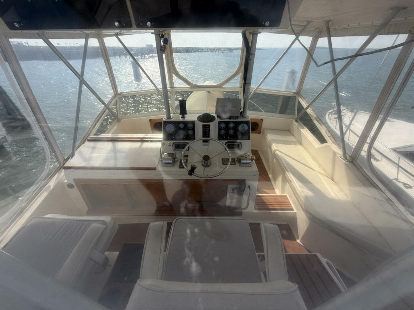 1987 Viking 44 — photo 31