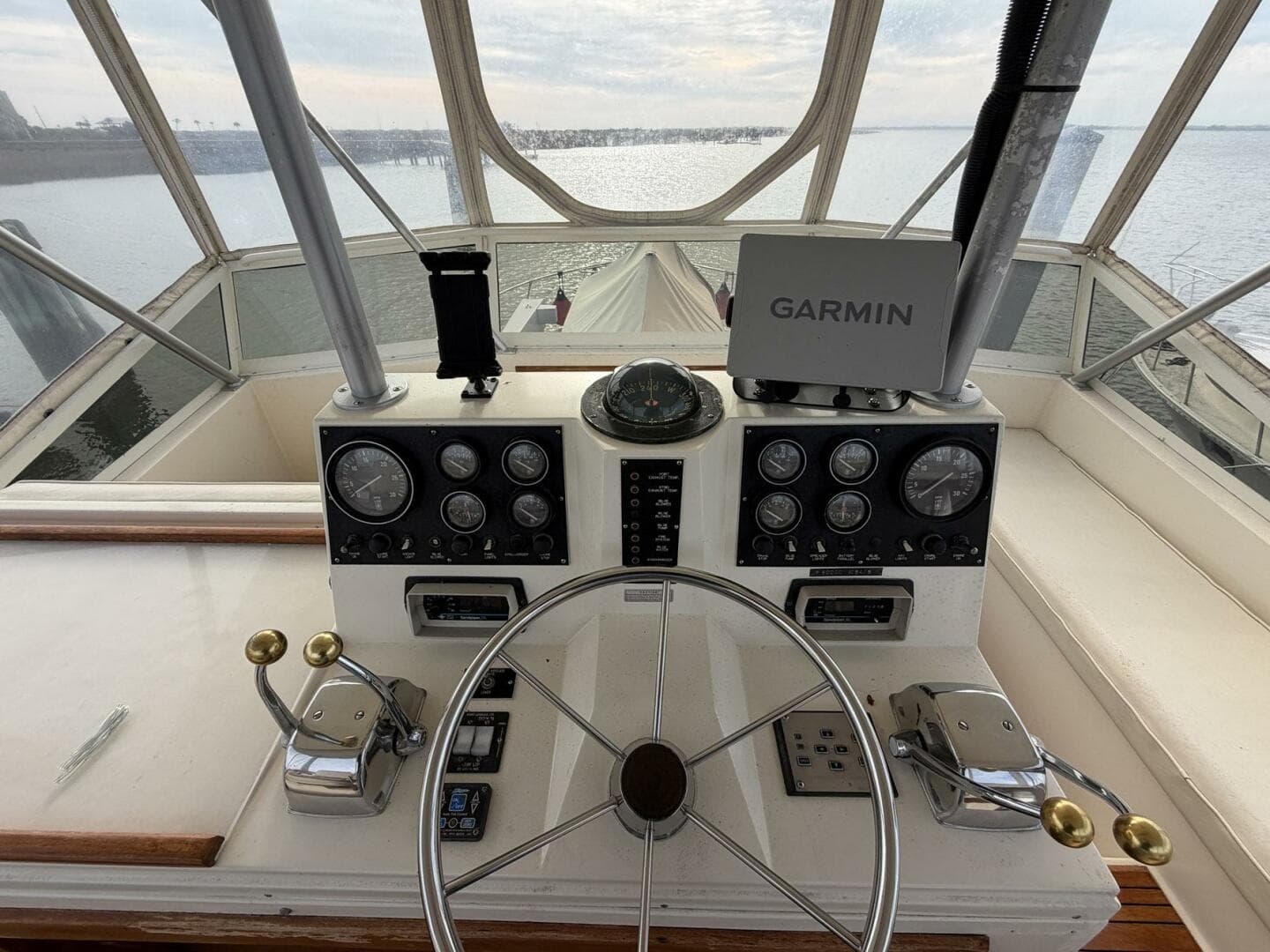 1987 Viking 44 — photo 32