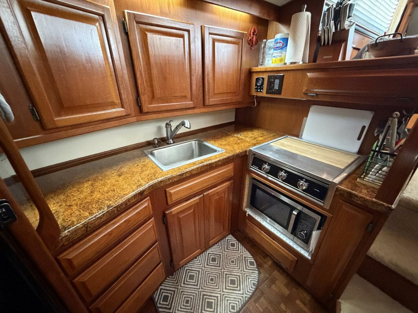 1987 Viking 44 — photo 48