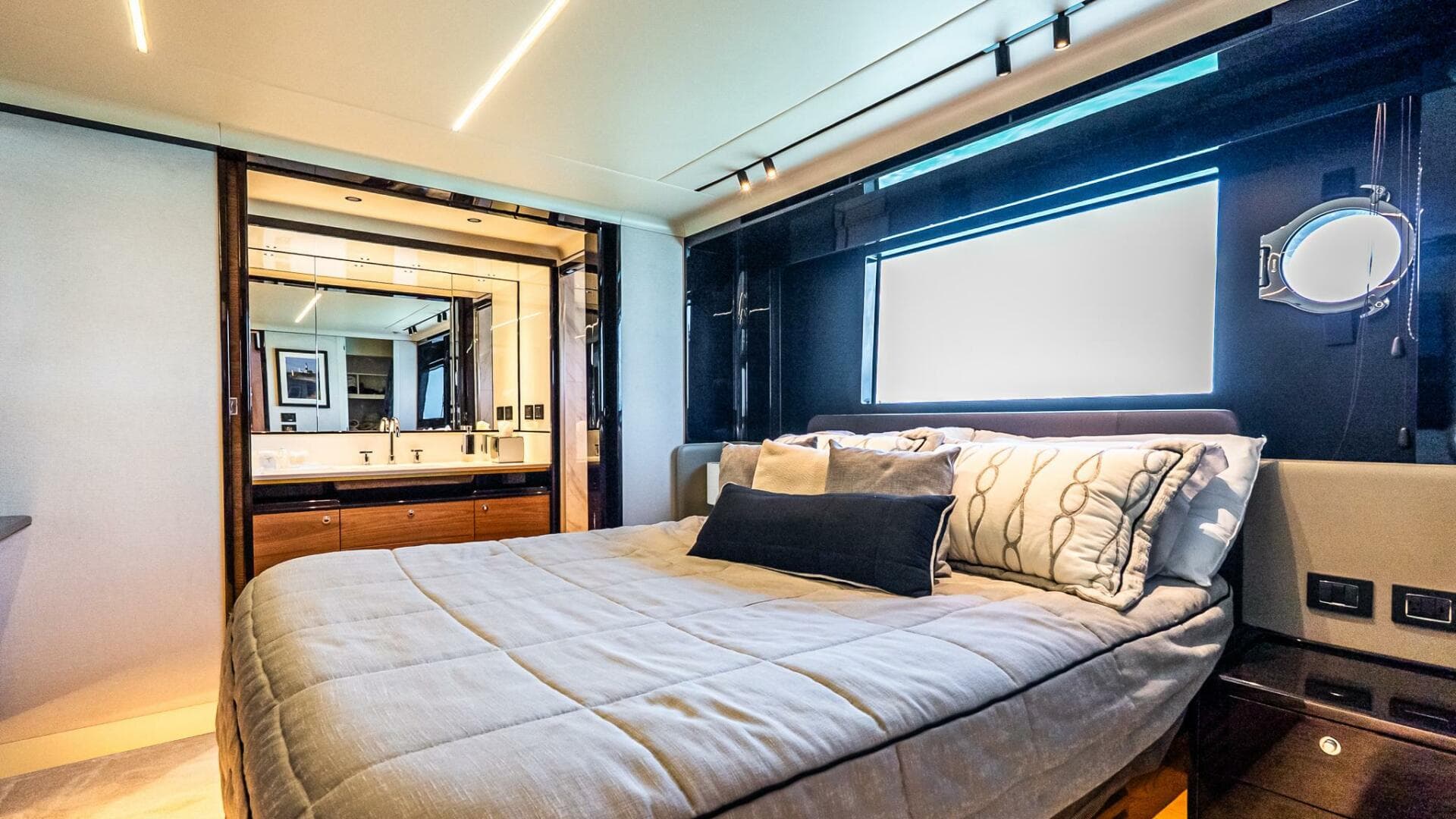 2022 Absolute 64 Navetta — photo 92