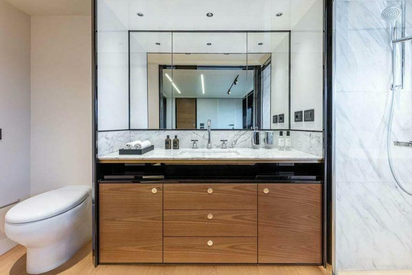 2022 Absolute 64 Navetta — photo 16