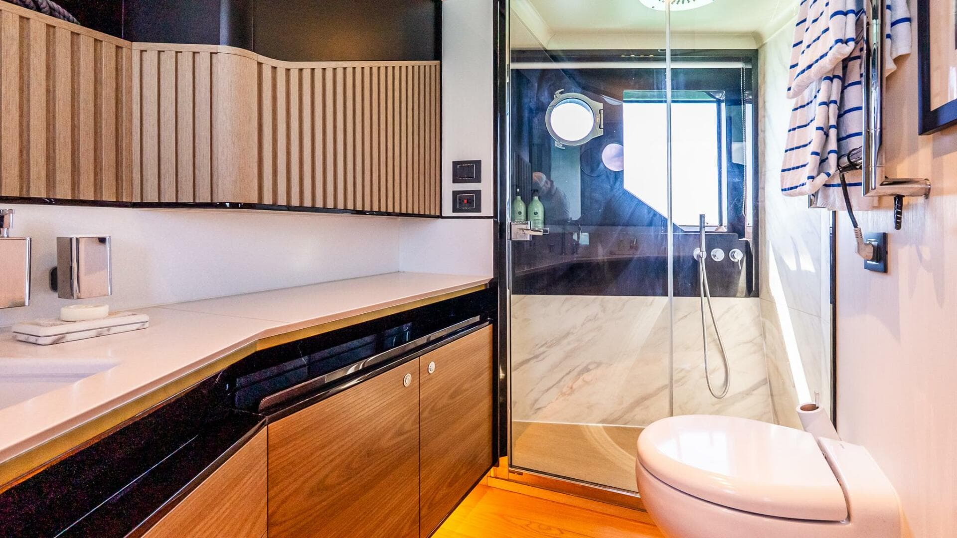 2022 Absolute 64 Navetta — photo 91