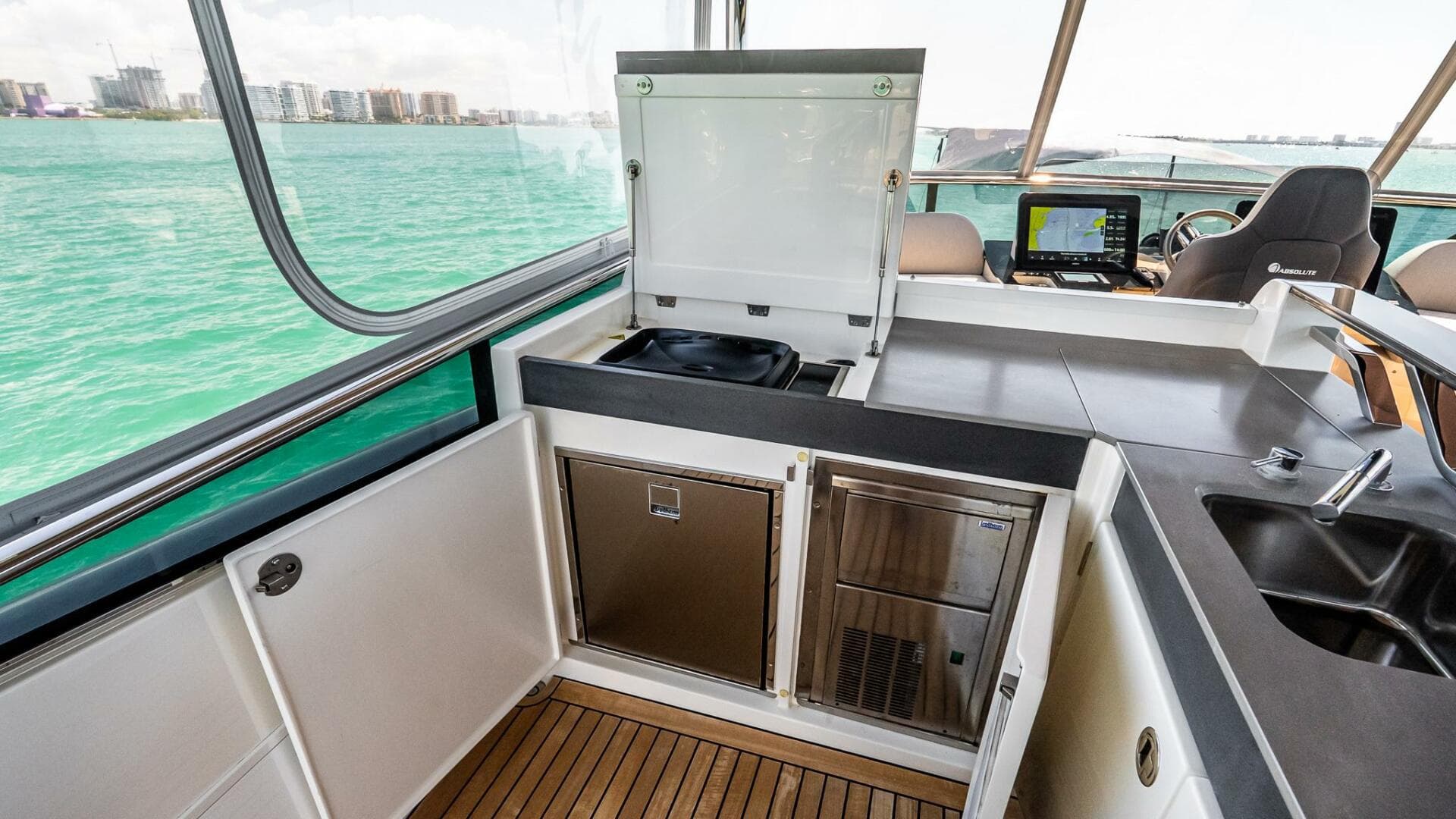 2022 Absolute 64 Navetta — photo 44