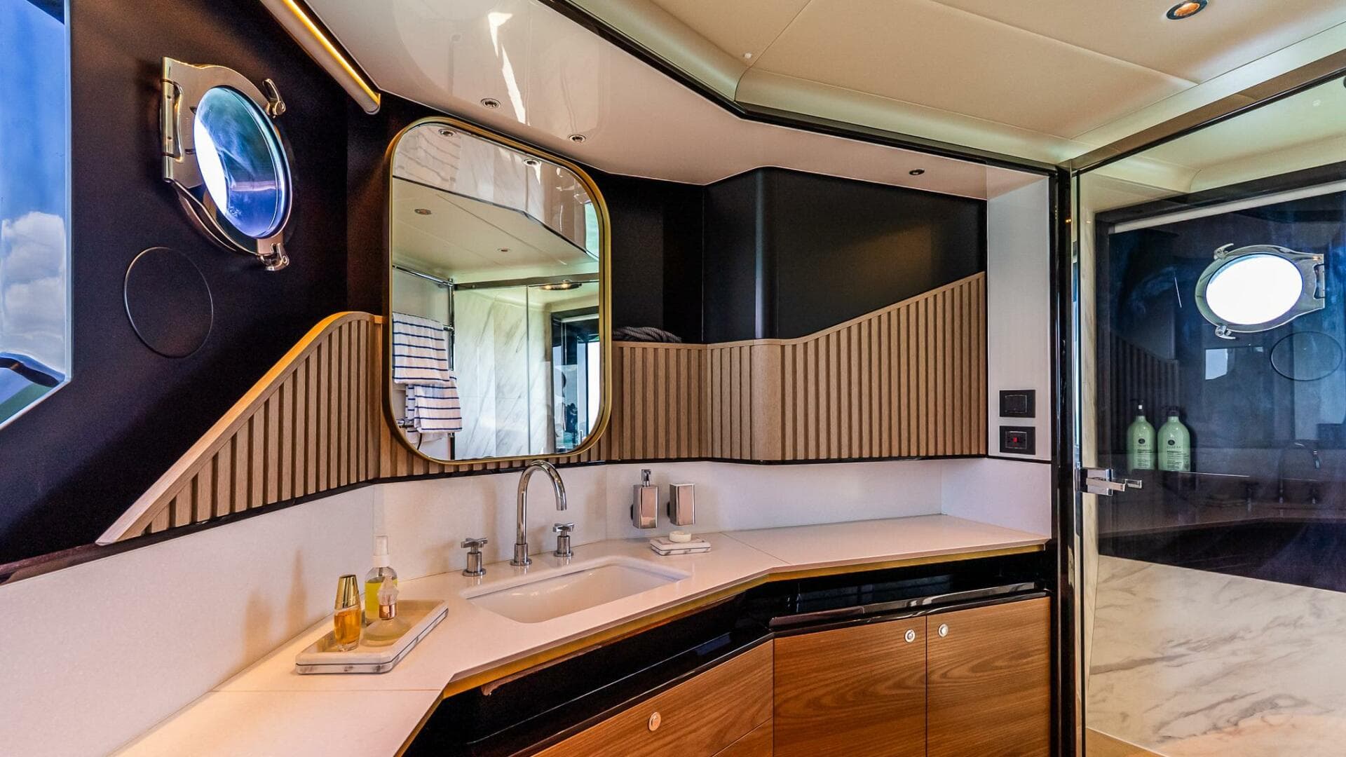 2022 Absolute 64 Navetta — photo 88