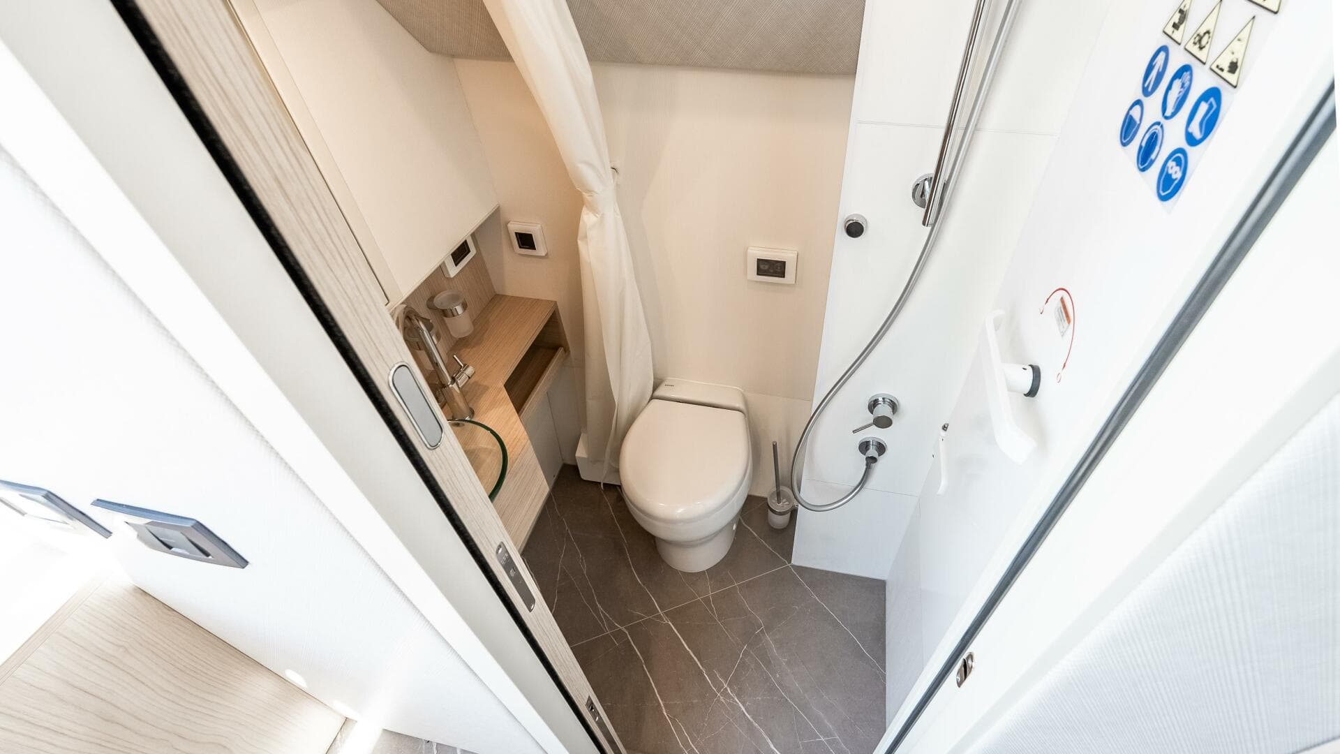 2022 Absolute 64 Navetta — photo 105