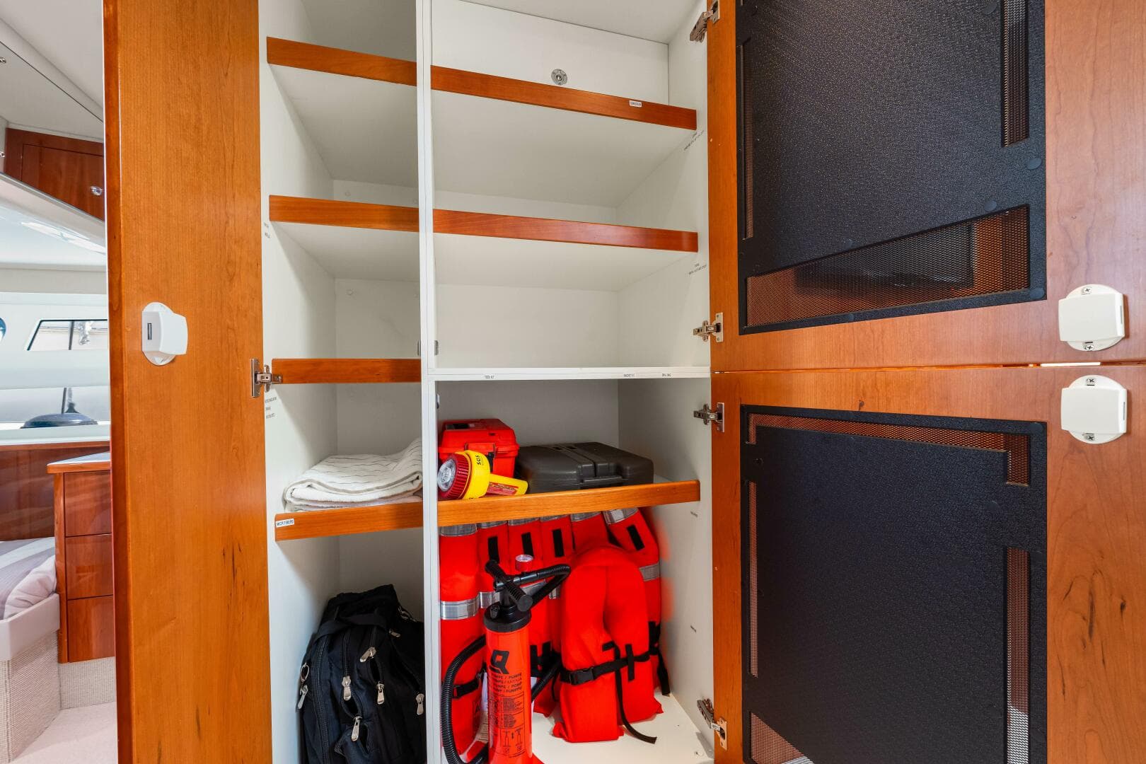 2016 Riviera 5000 Sport Yacht — photo 78