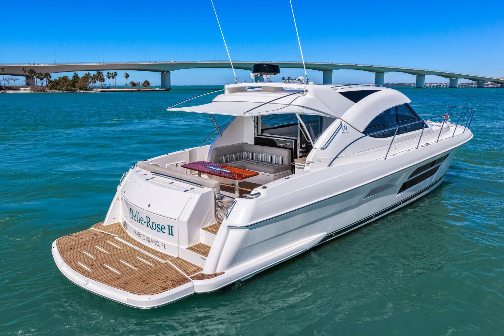 2016 Riviera 5000 Sport Yacht — photo 5