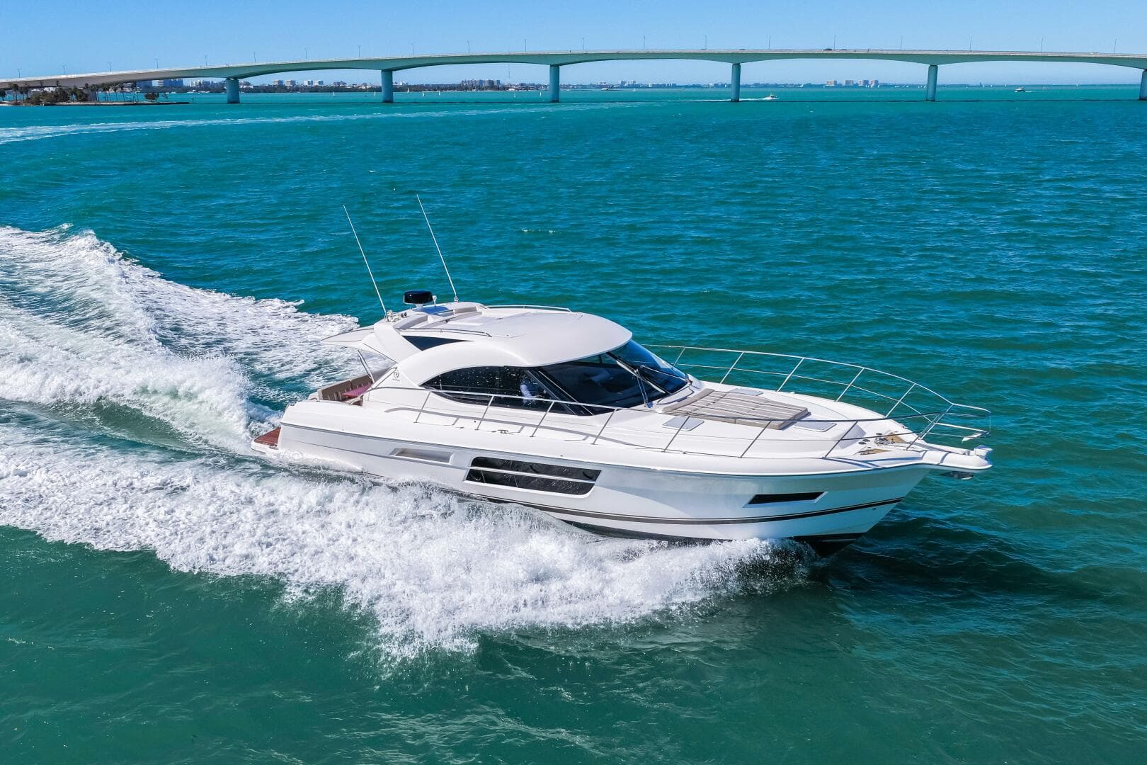 2016 Riviera 5000 Sport Yacht — photo 28