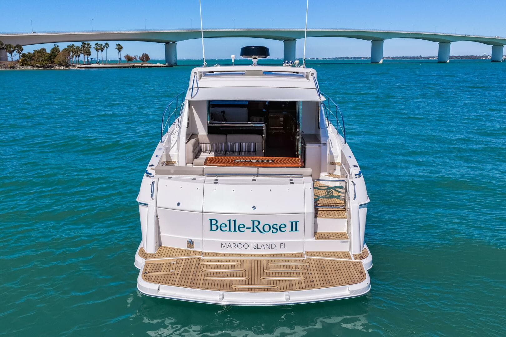 2016 Riviera 5000 Sport Yacht — photo 7