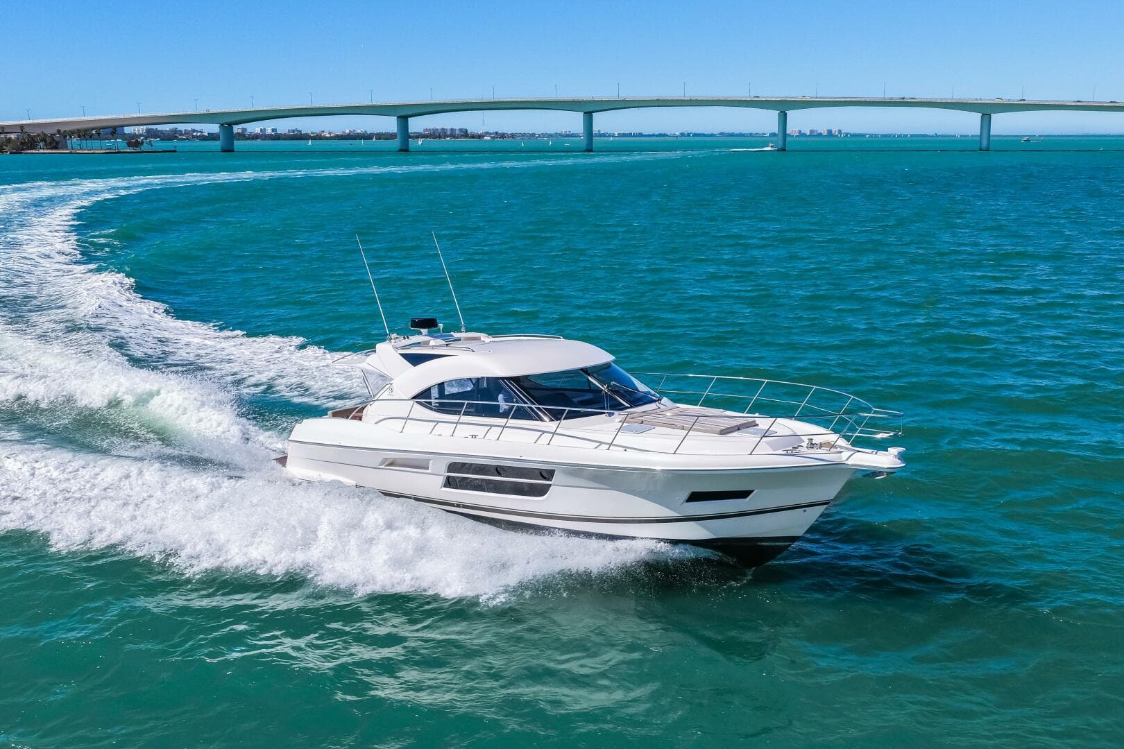 2016 Riviera 5000 Sport Yacht — photo 29
