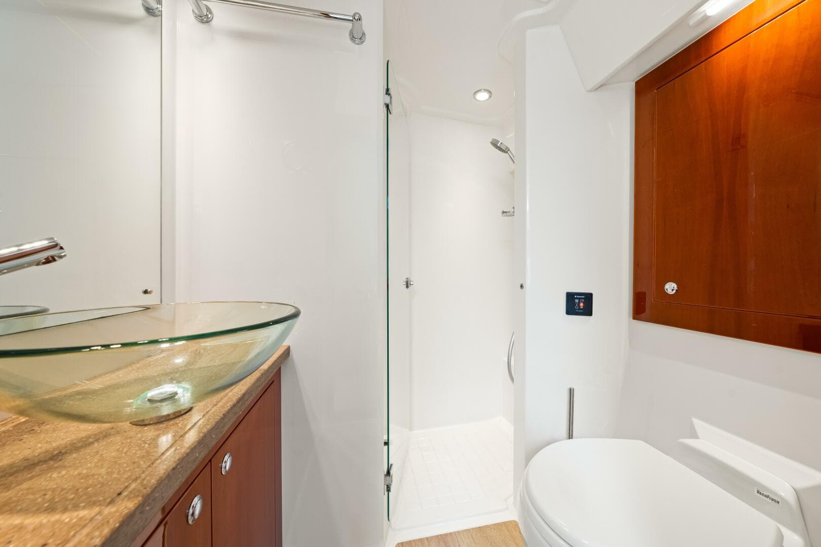 2016 Riviera 5000 Sport Yacht — photo 74