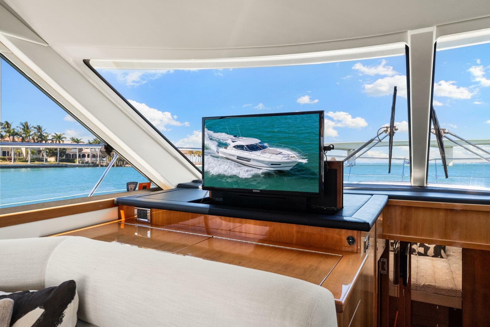 2016 Riviera 5000 Sport Yacht — photo 68