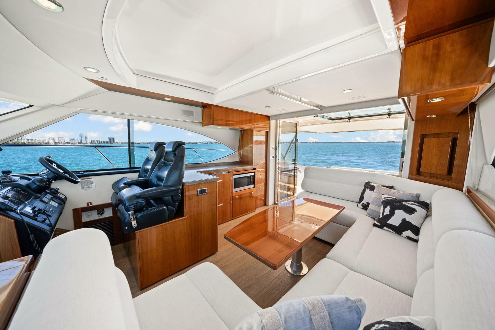 2016 Riviera 5000 Sport Yacht — photo 62