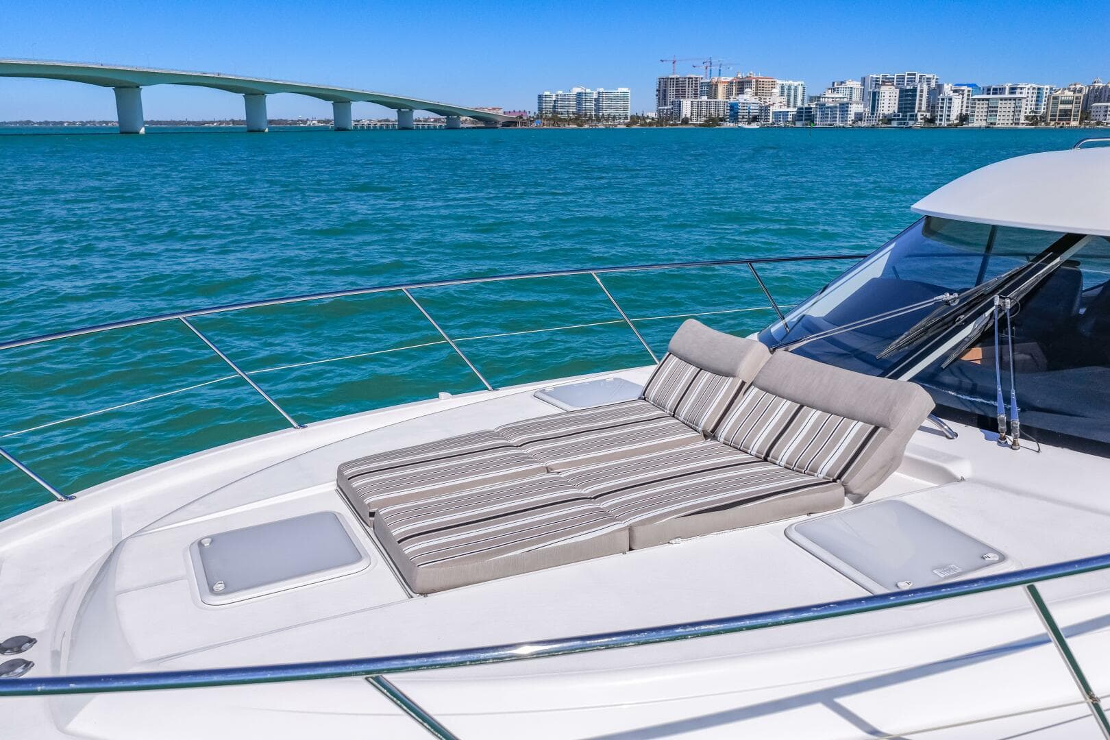 2016 Riviera 5000 Sport Yacht — photo 18