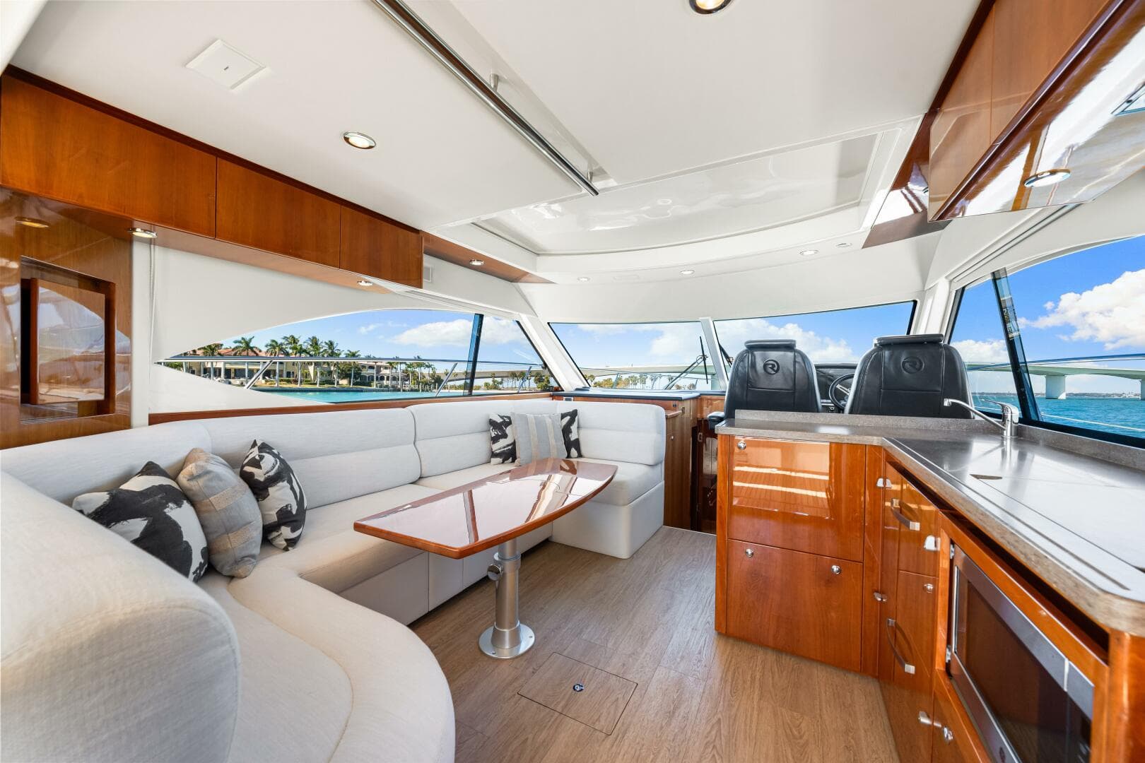 2016 Riviera 5000 Sport Yacht — photo 57