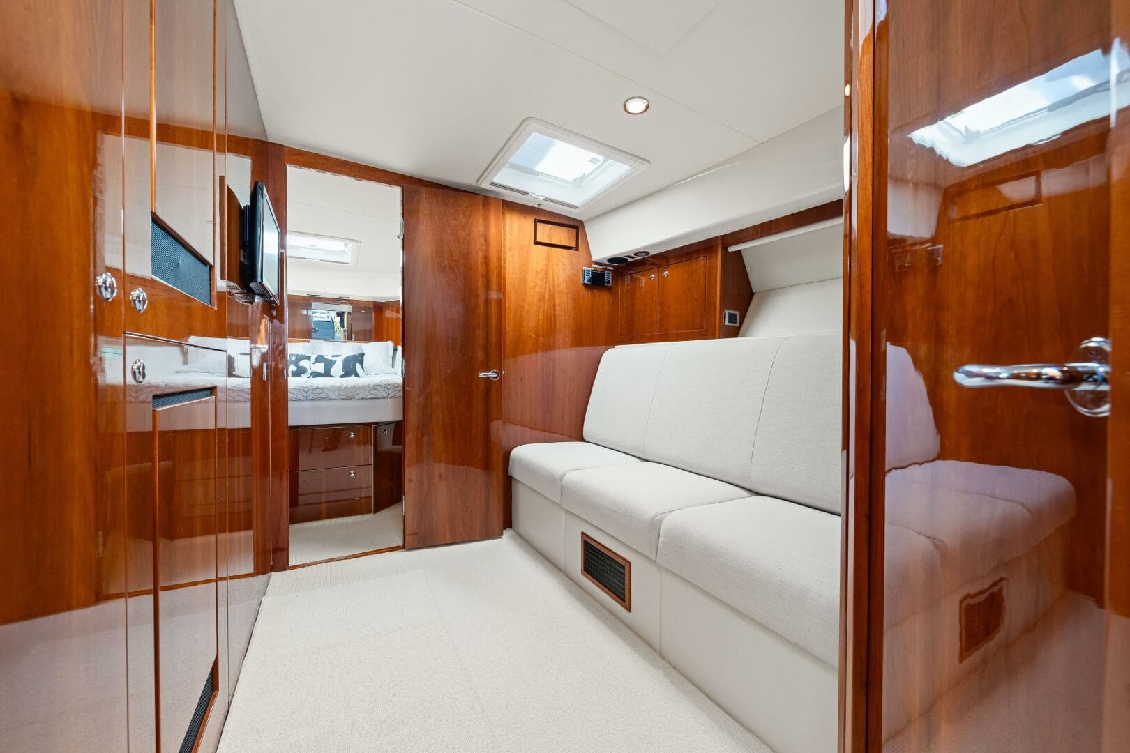 2016 Riviera 5000 Sport Yacht — photo 69