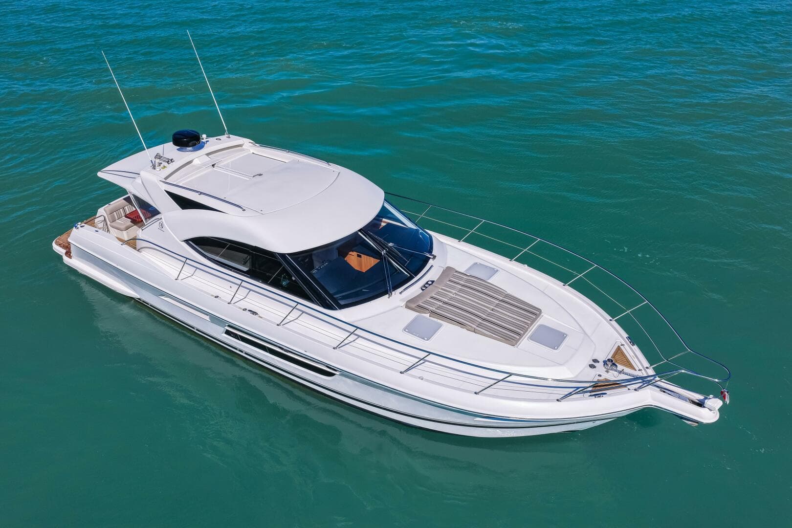 2016 Riviera 5000 Sport Yacht — photo 4